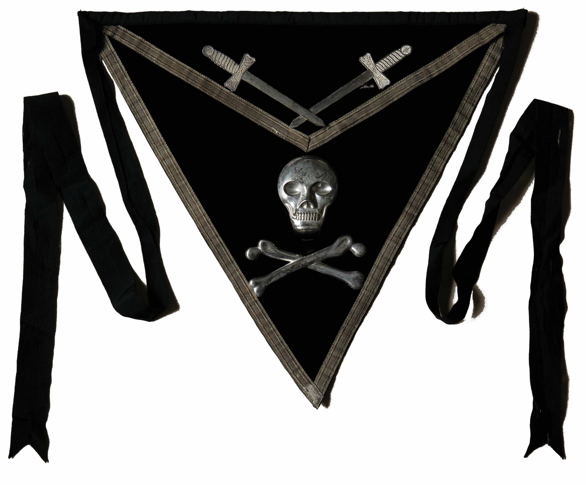 Knights Templar apron featuring iron skull-and-crossbones. California Freemason Magazine After Life issue.