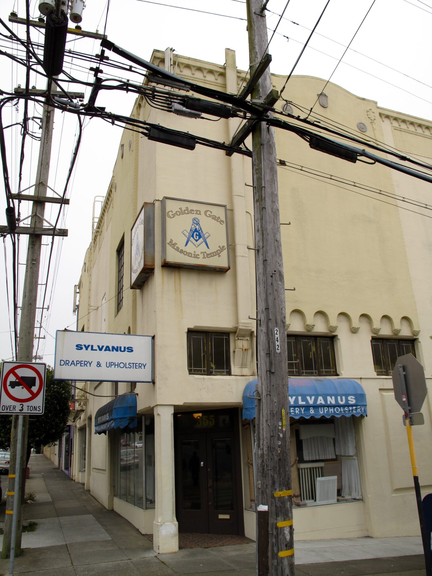 The Taraval Masonic Temple on 14th Avenue at Taraval in San Francisco. Photo courtesy of Flickr user Anomalous_A.
