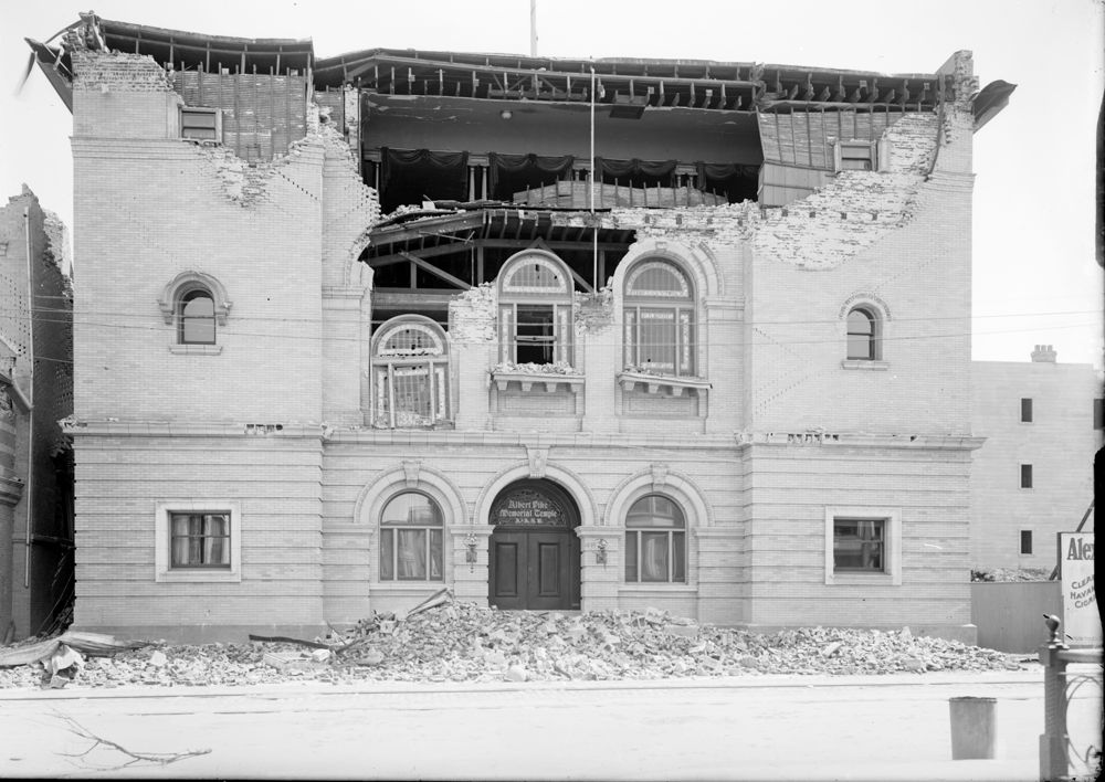 The ruins of the Albert Pike Memorial Scottish Rite Temple on Geary Avenue, destroyed in the 1906 earthquake. Photo courtesy of the SFPL.